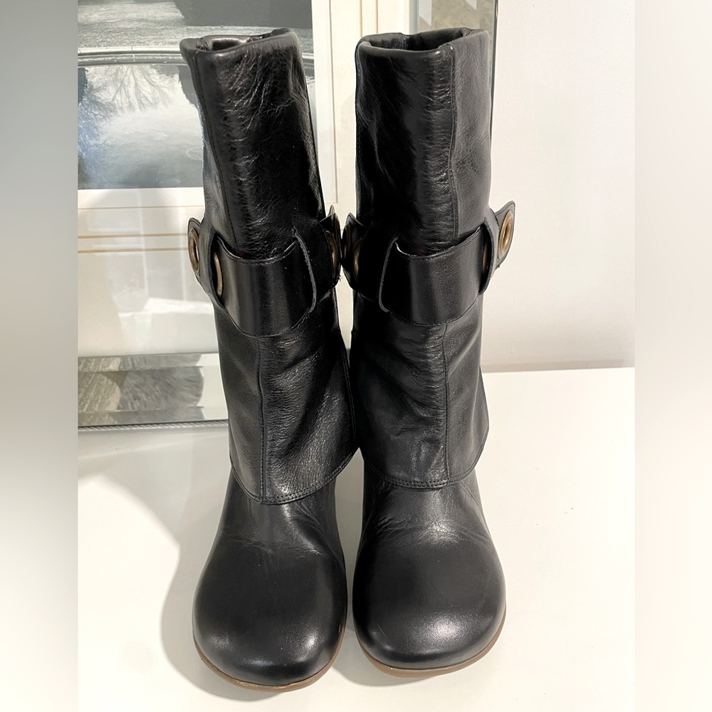 John Fluevog.. size 9.5